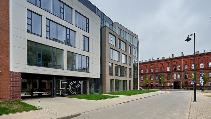 Wśród przeznaczonych do wynajmu lokali są dwa ponad 100-metrowe w zrewitalizownej kamienicy przy ul. Tuwima 46 , fot. Radosław Jóźwiak / UMŁ 